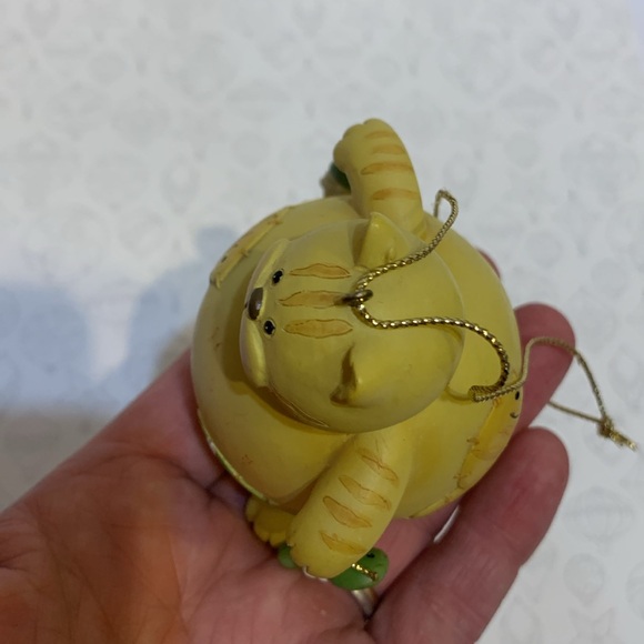 Fat cat w fish ornament - Picture 6 of 13